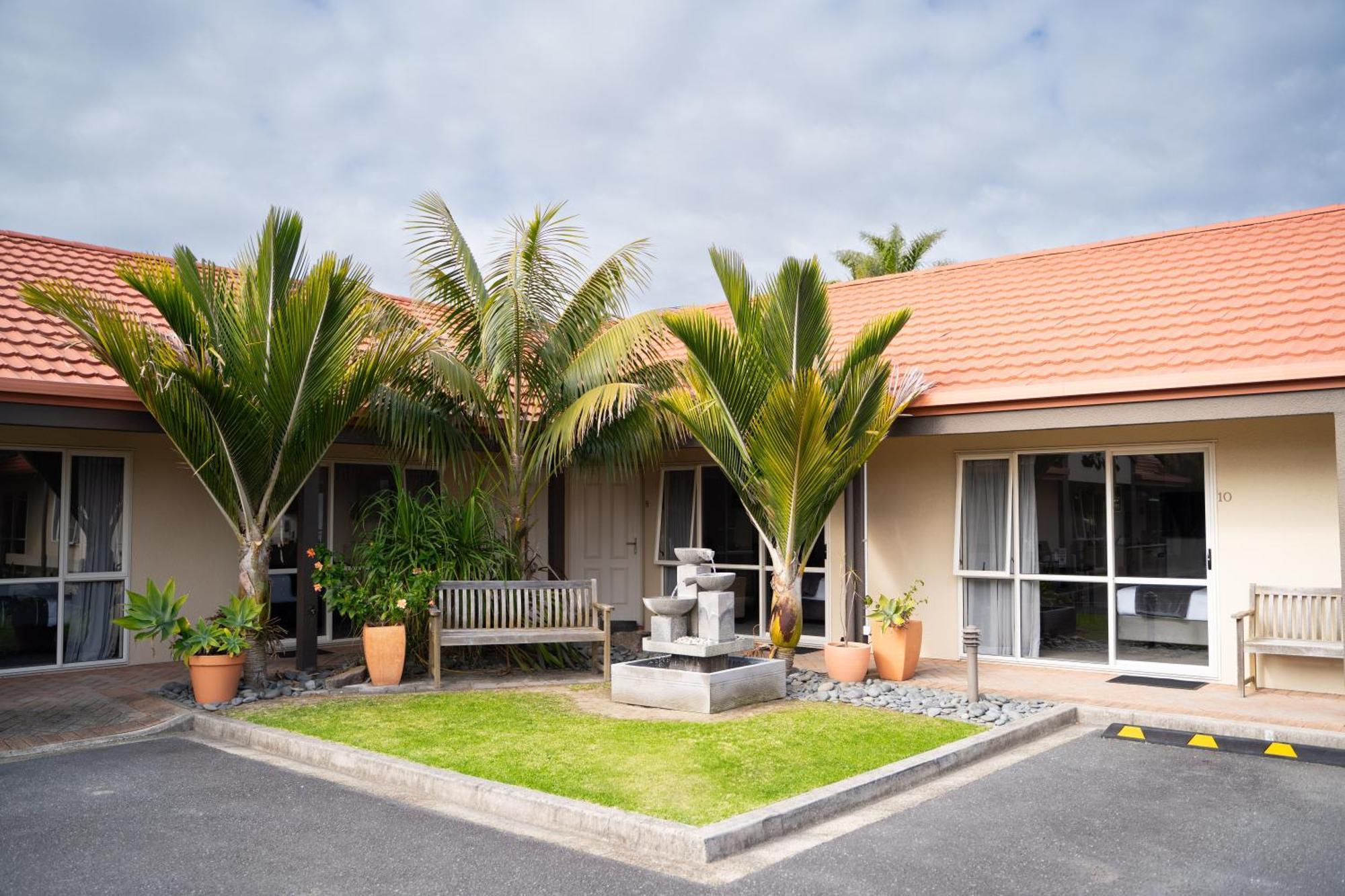Pacific Coast Motor Lodge ファカタネ エクステリア 写真