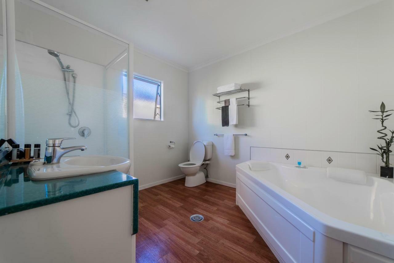 Pacific Coast Motor Lodge ファカタネ エクステリア 写真